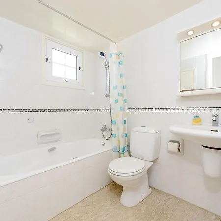 4 Schlafzimmer Mit Privatem Pool In Ferienhaus Agia Napa
