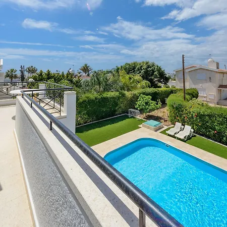 4 Schlafzimmer Mit Privatem Pool In Ferienhaus Agia Napa