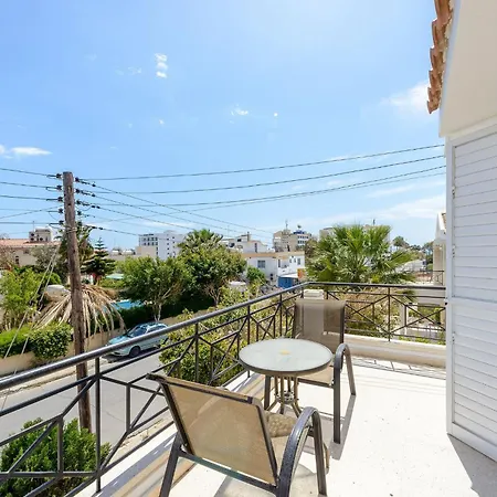 4 Schlafzimmer Mit Privatem Pool In Ferienhaus Agia Napa