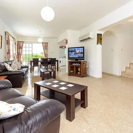 4 Schlafzimmer Mit Privatem Pool In Ferienhaus